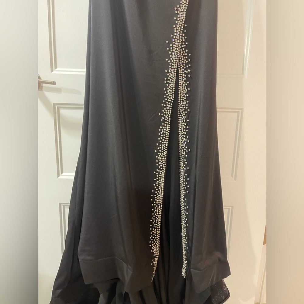 ASHLEYLauren One of a Kind Gown - Picture 4 of 12